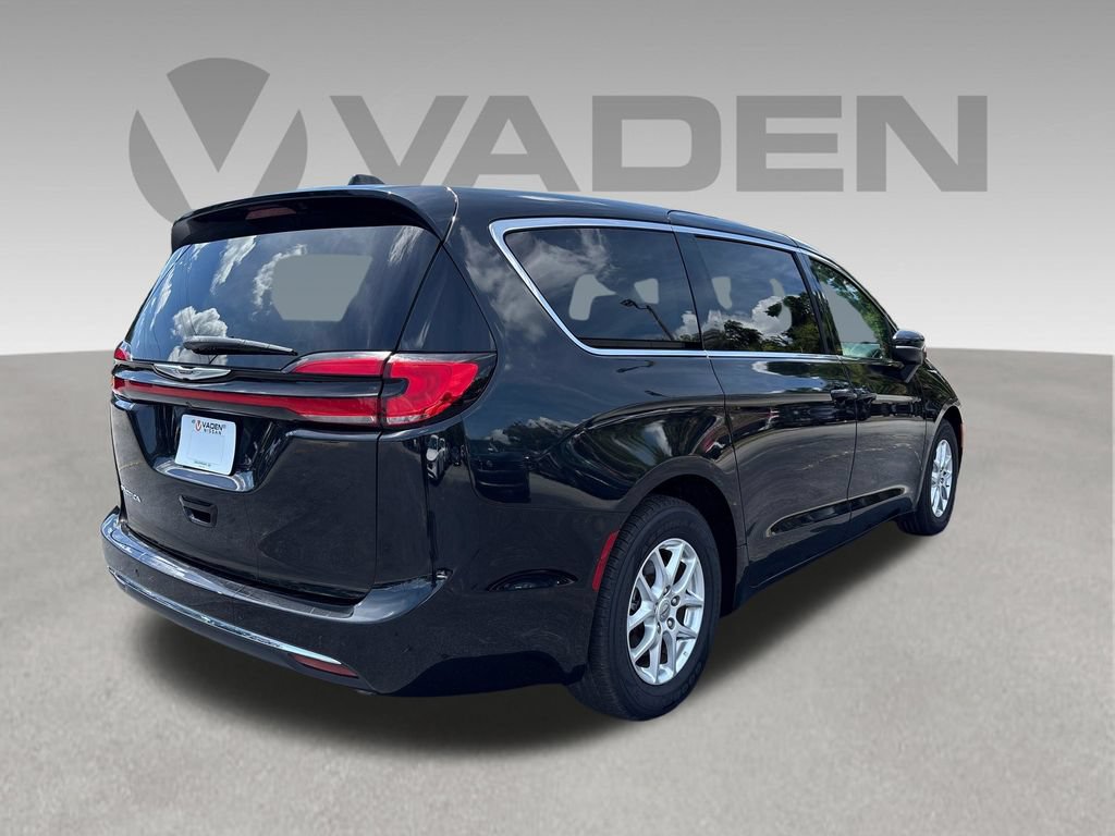 Used 2023 Chrysler Pacifica Touring-L FWD image 20