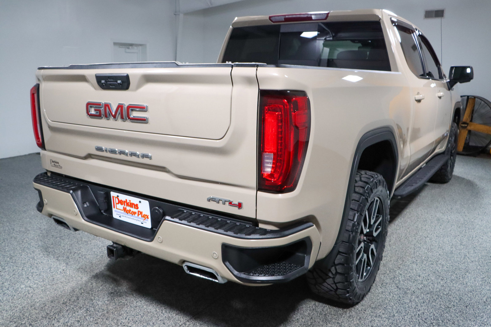 Used 2022 GMC Sierra 1500 AT4 w/ AT4 Premium Package image 8