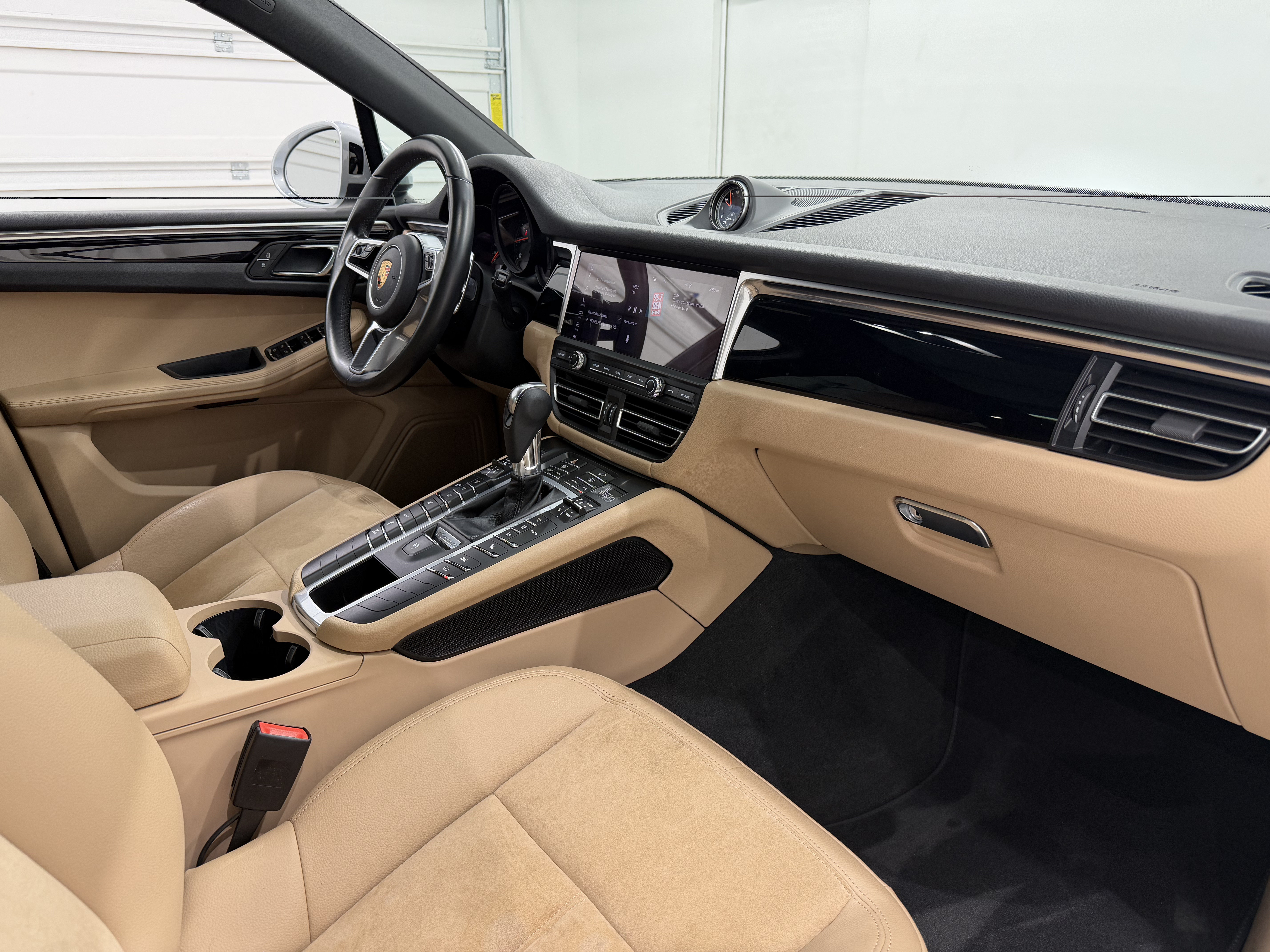 Certified 2021 Porsche Macan AWD/4WD image 23