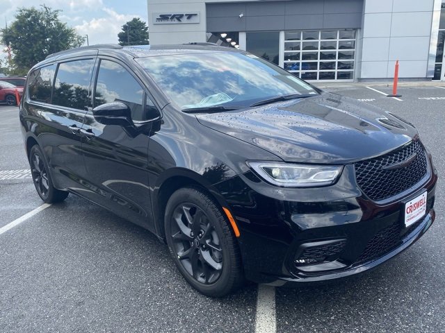 New 2026 Chrysler Pacifica Limited image 2