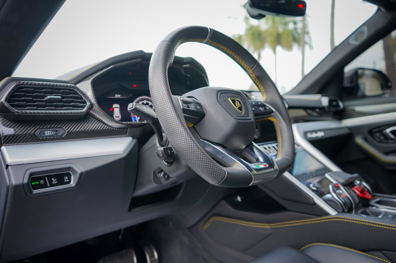 Used 2021 Lamborghini Urus S image 11