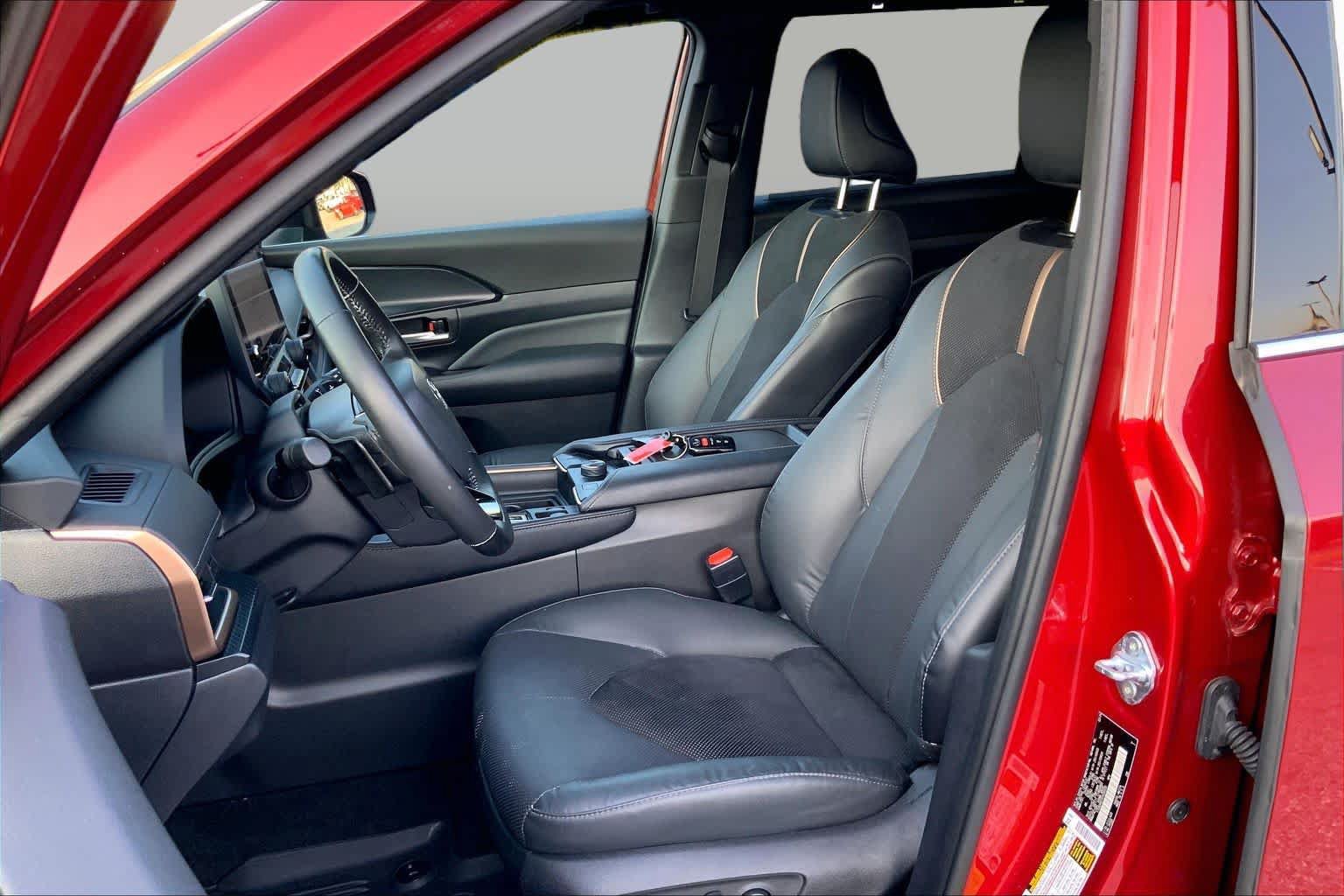 Used 2024 Toyota Grand Highlander AWD Hybrid image 8