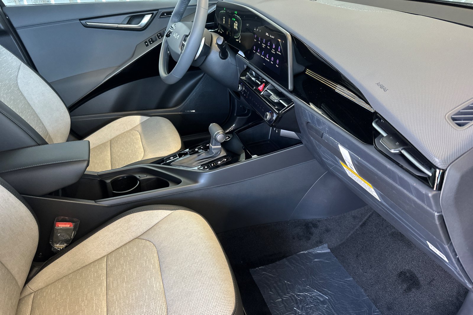 New 2026 Kia Niro FWD image 16