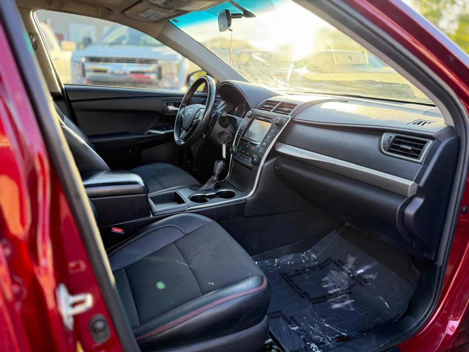 Used 2016 Toyota Camry SE w/ Moonroof Package FWD image 30