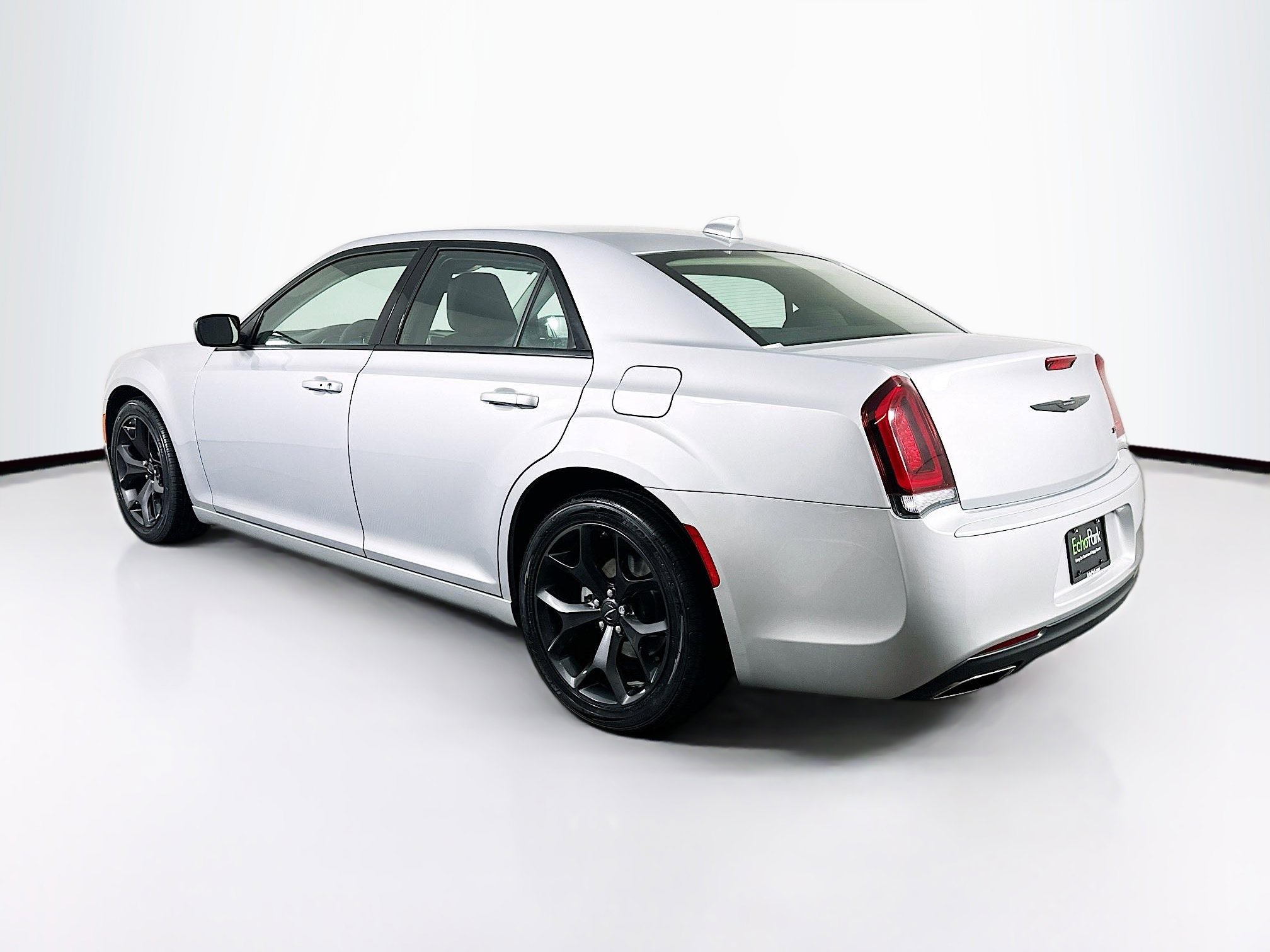 Used 2023 Chrysler 300 Touring w/ Sport Appearance Package image 5