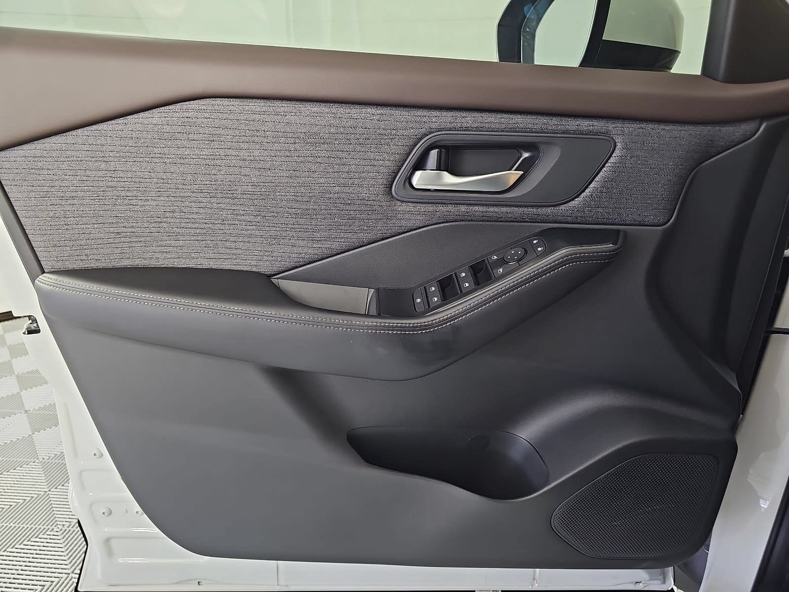 Used 2023 Nissan Rogue SV FWD image 25