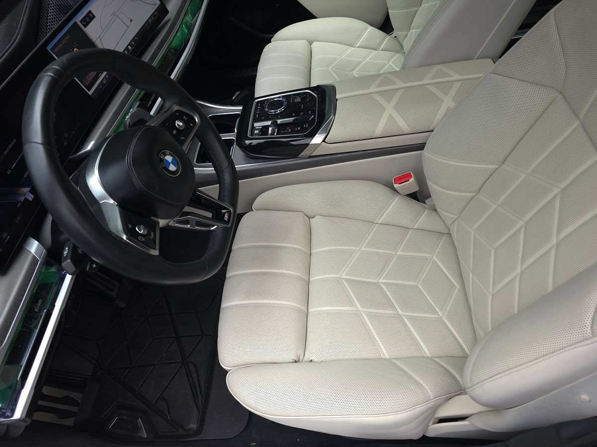 Used 2023 BMW 760i xDrive w/ Parking Assistance Package AWD/4WD image 12