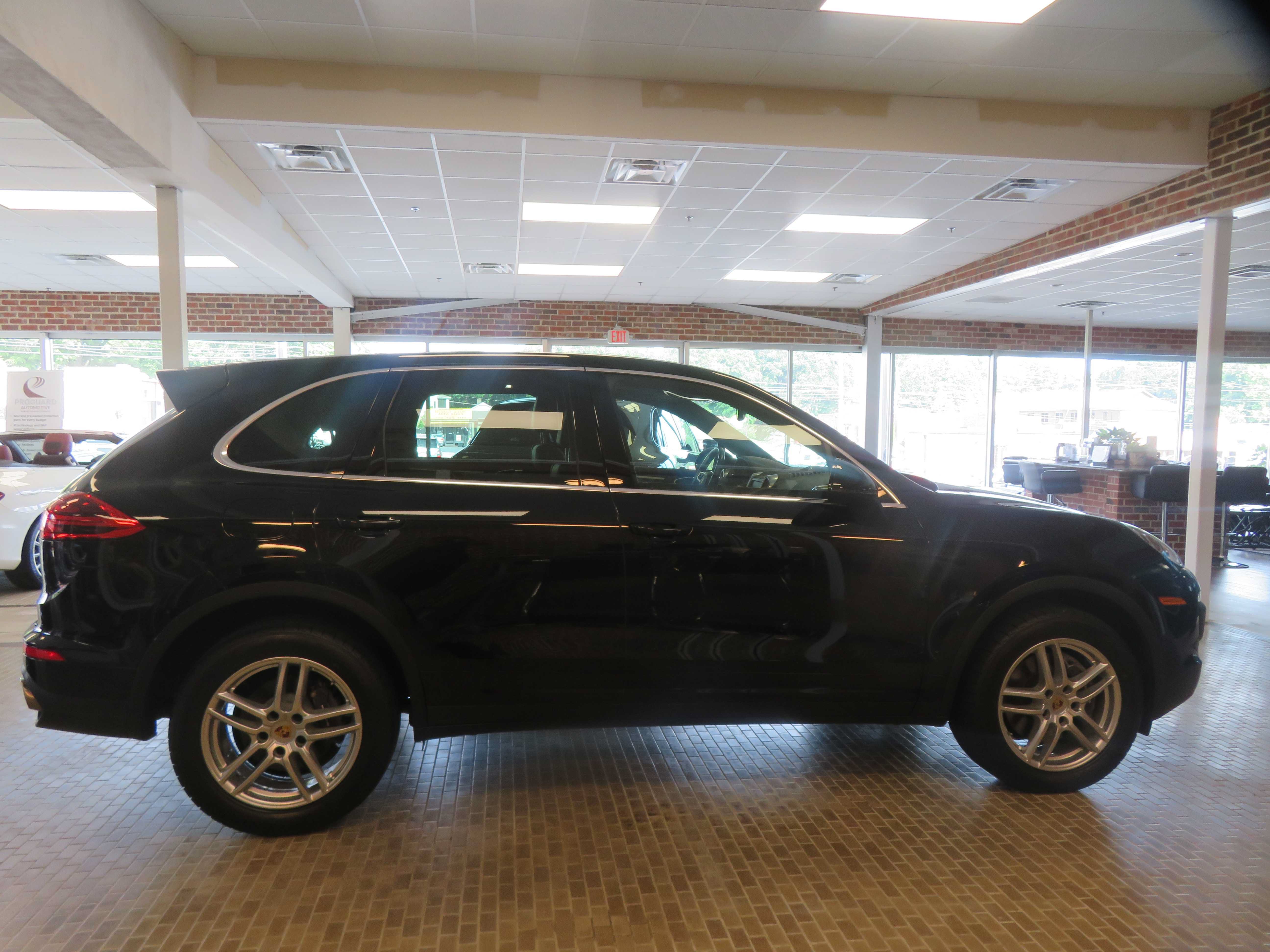 Used 2016 Porsche Cayenne AWD/4WD image 63