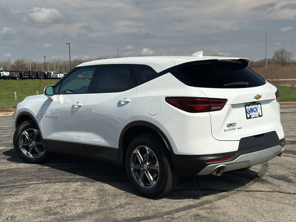Used 2025 Chevrolet Blazer LT image 2