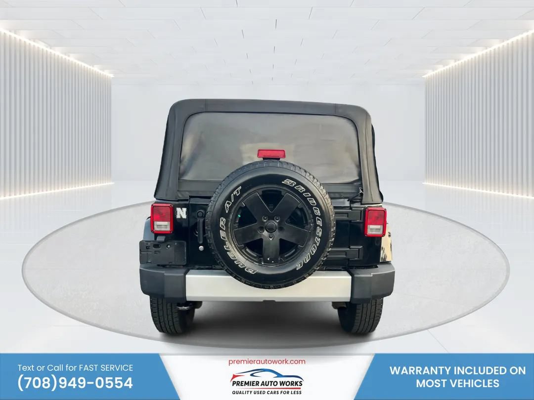 Used 2012 Jeep Wrangler Unlimited Sahara w/ Connectivity Group AWD/4WD image 5