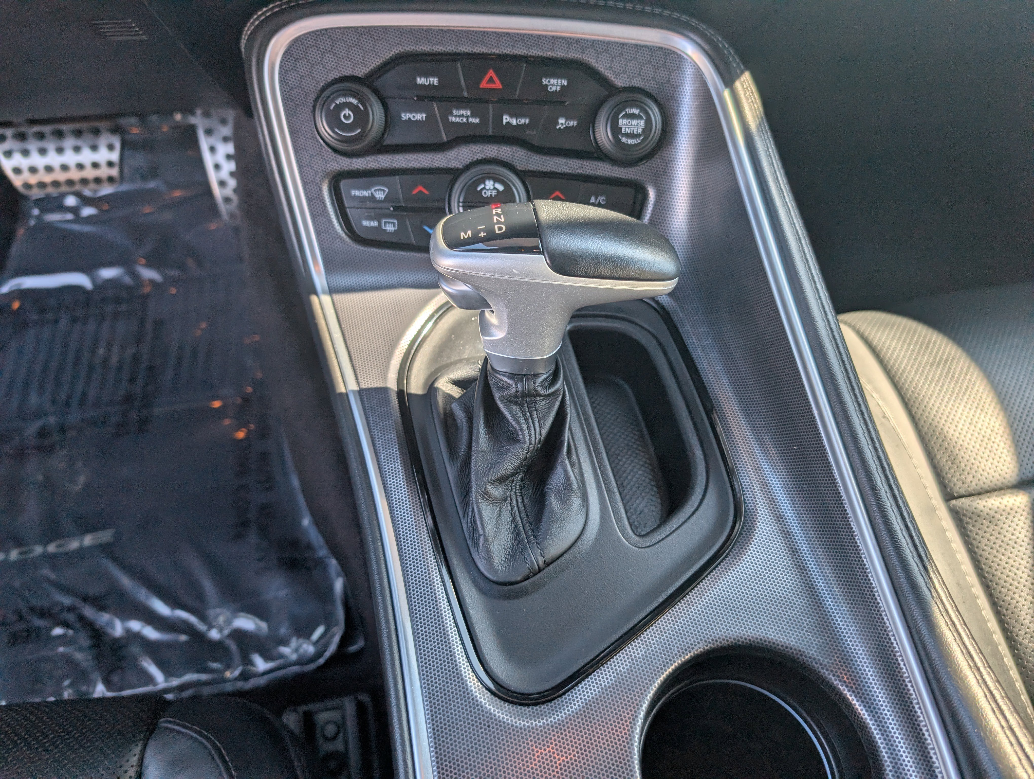 Used 2017 Dodge Challenger GT w/ Technology Group image 18