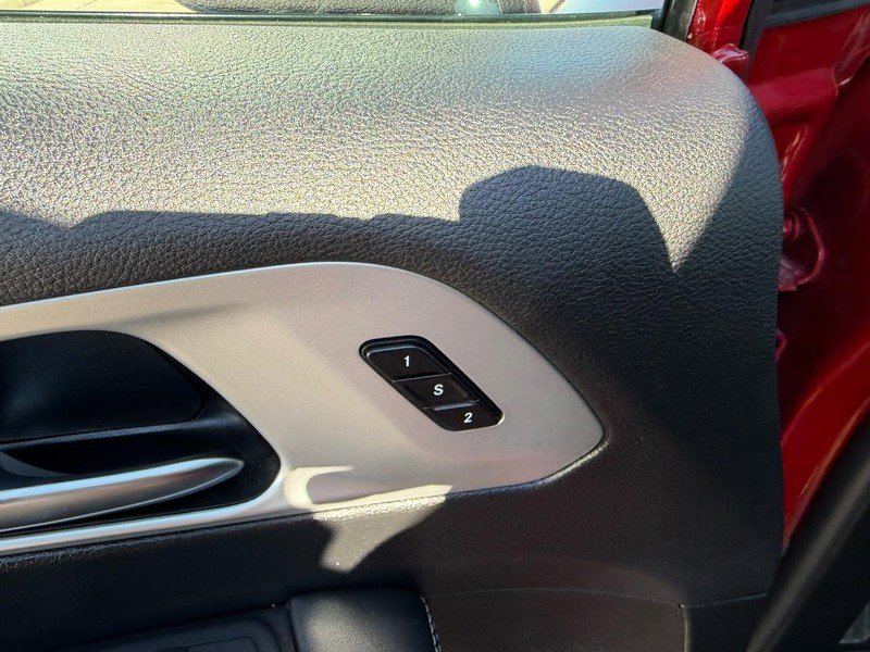 Used 2025 Chrysler Pacifica Limited FWD image 22