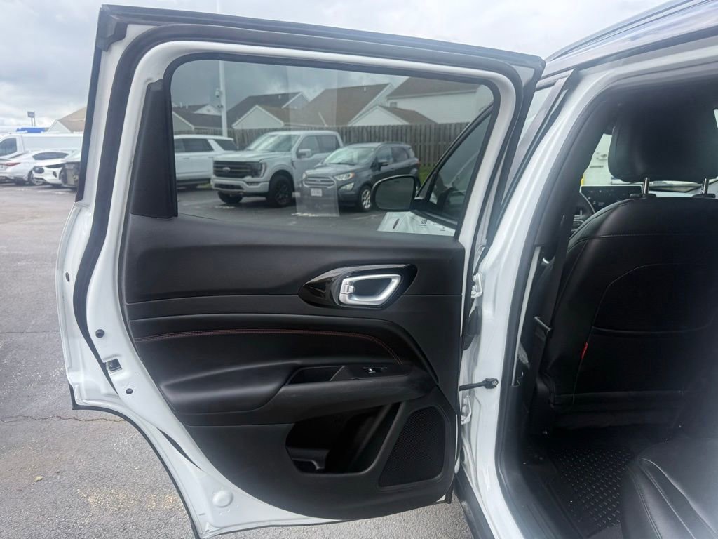 Used 2023 Jeep Compass Trailhawk w/ Trailhawk Convenience Group AWD/4WD image 29