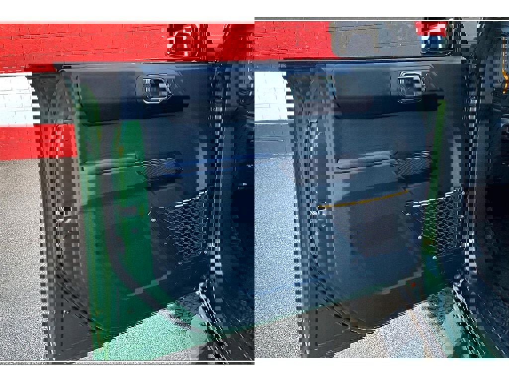 Used 2024 Ford Bronco Badlands image 19