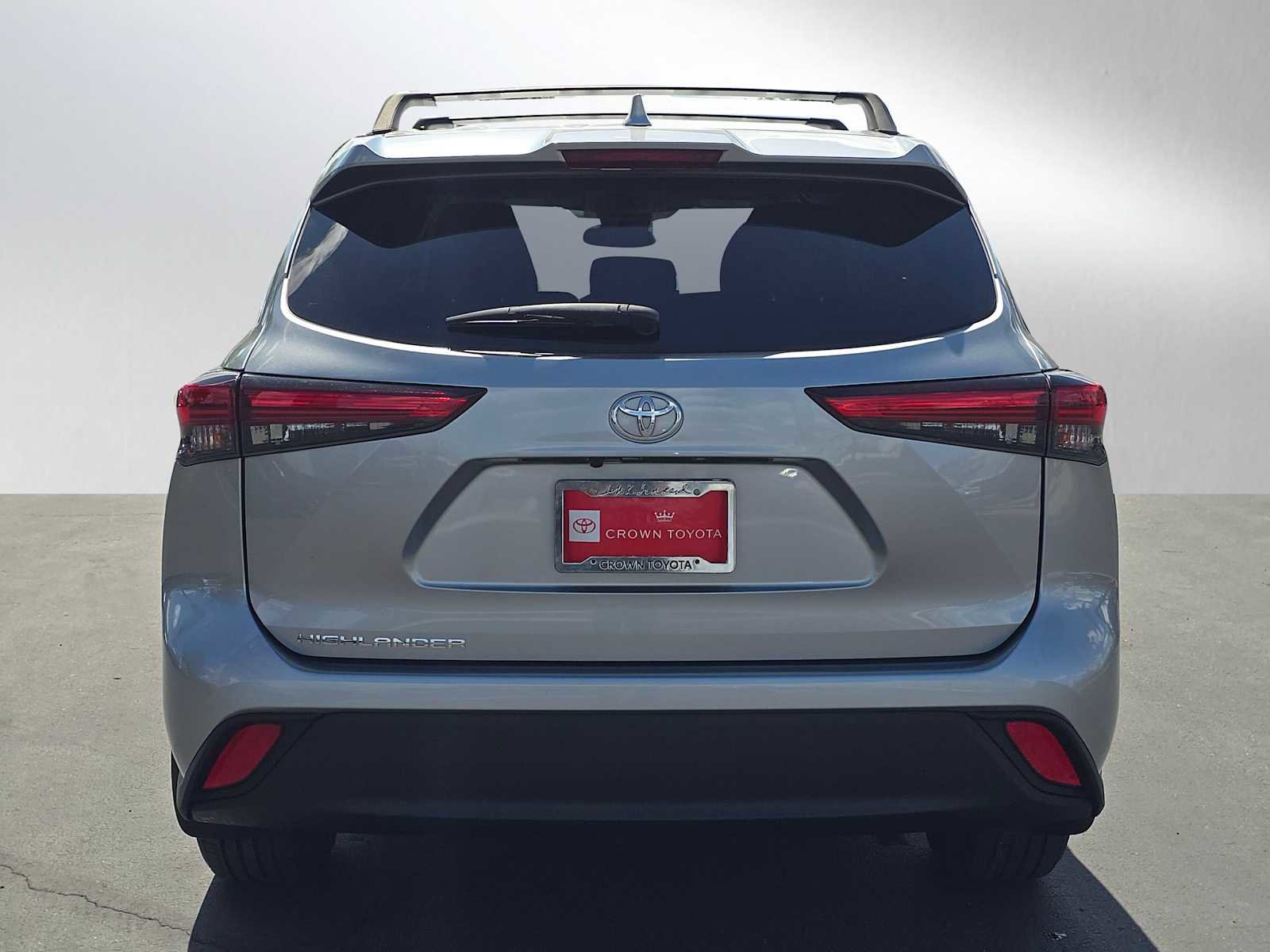 Certified 2021 Toyota Highlander L FWD image 4