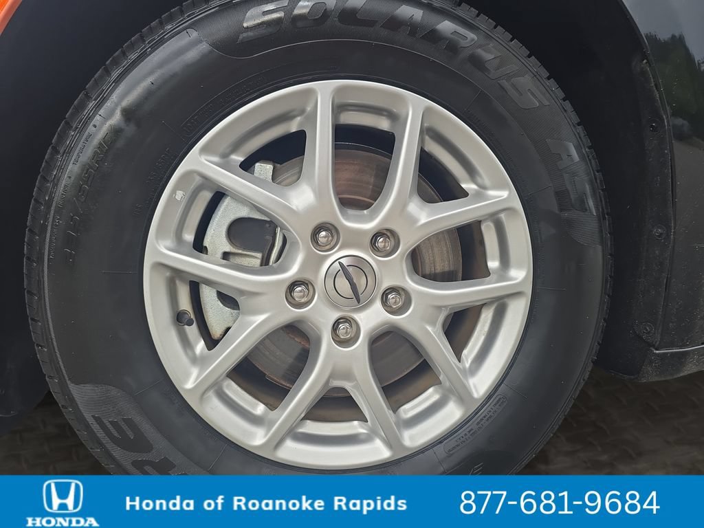Used 2023 Chrysler Pacifica Touring-L FWD image 9