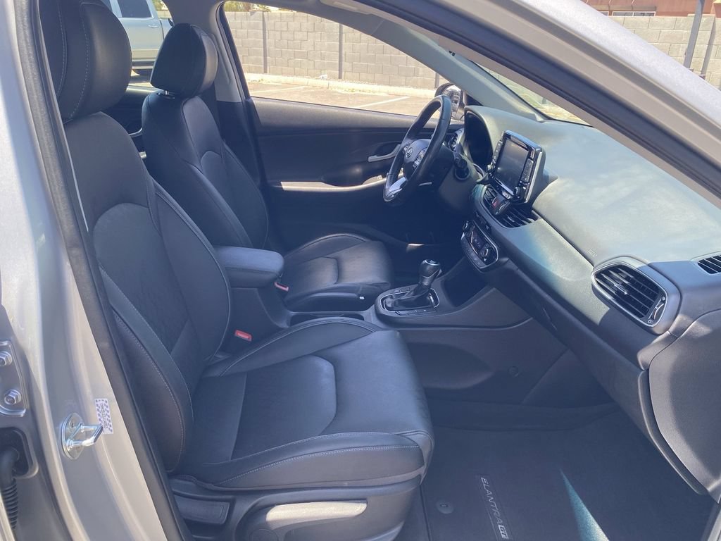 Used 2020 Hyundai Elantra GT w/ Style Package 02 FWD image 11