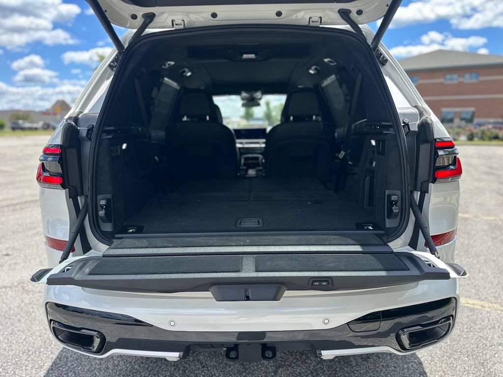 New 2026 BMW X7 xDrive40i w/ M Sport Package AWD/4WD image 24