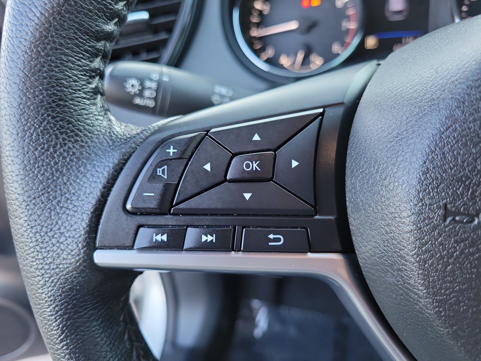 Used 2020 Nissan Rogue S w/ Special Edition Package FWD image 18