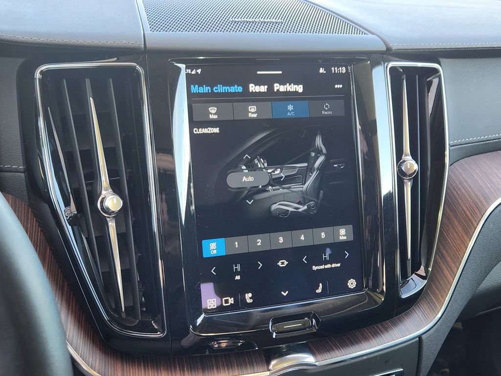 Used 2023 Volvo XC60 B5 Ultimate w/ Climate Package image 9