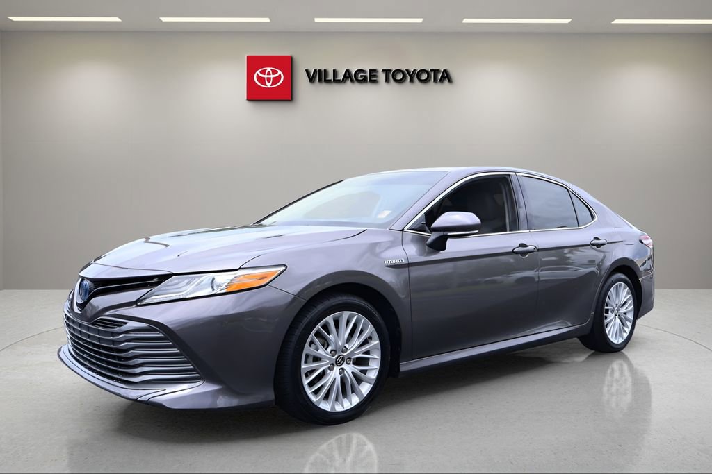 Certified 2020 Toyota Camry XLE FWD image 1