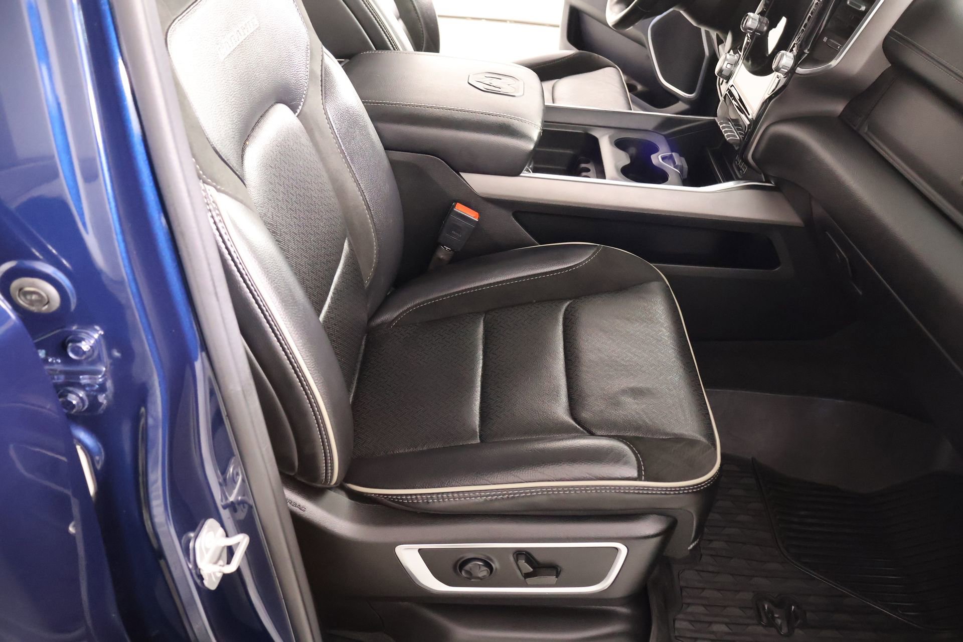 Used 2021 RAM 1500 Laramie w/ Sport Appearance Package image 14