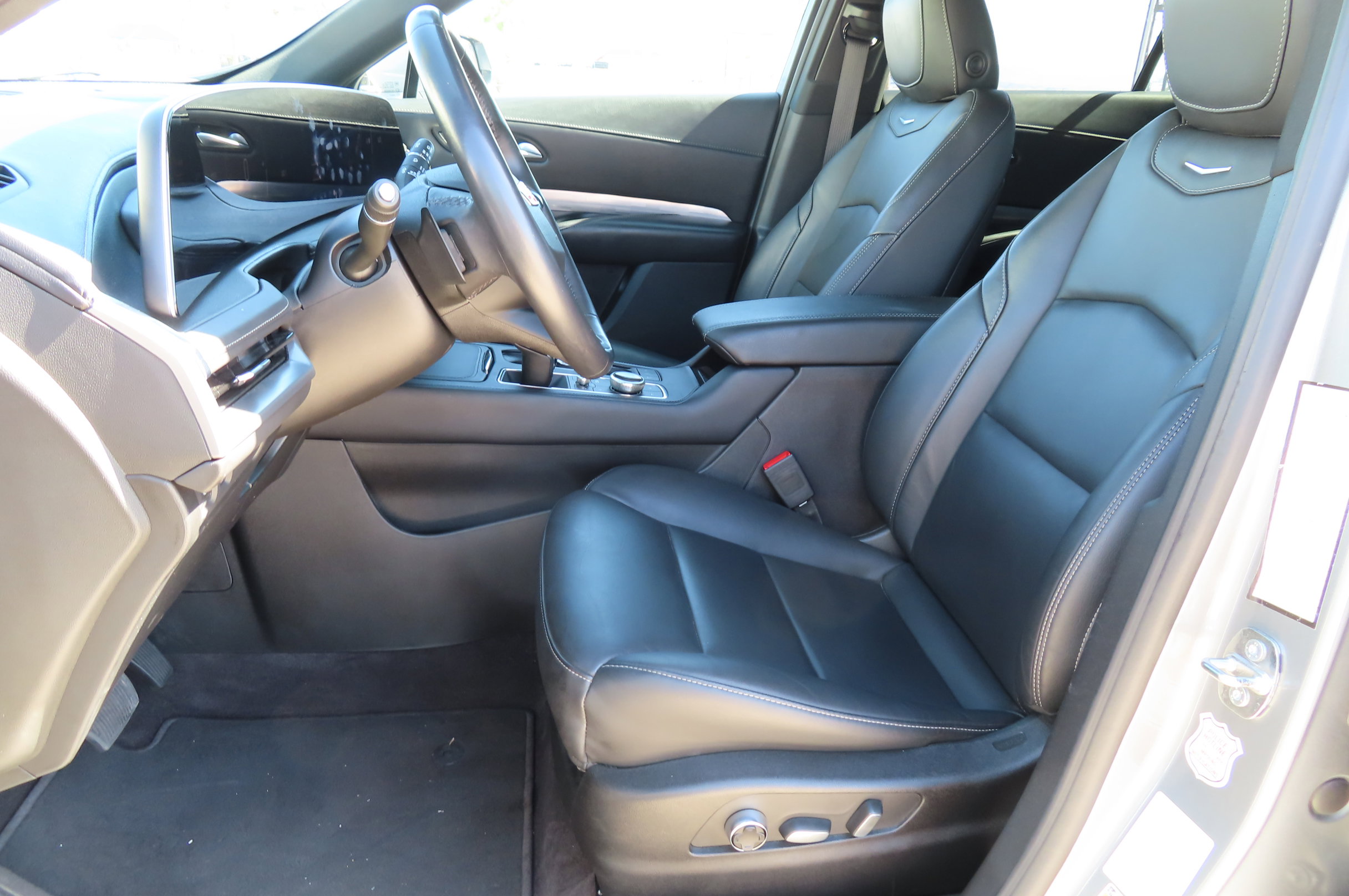 Used 2024 Cadillac XT4 Premium Luxury image 12