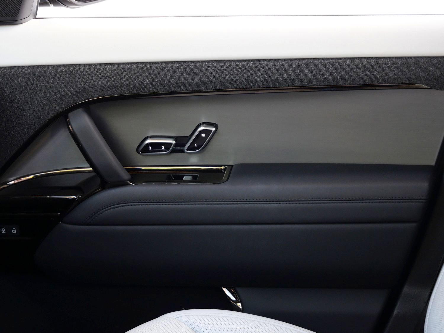 Used 2025 Land Rover Range Rover Sport Dynamic SE image 13