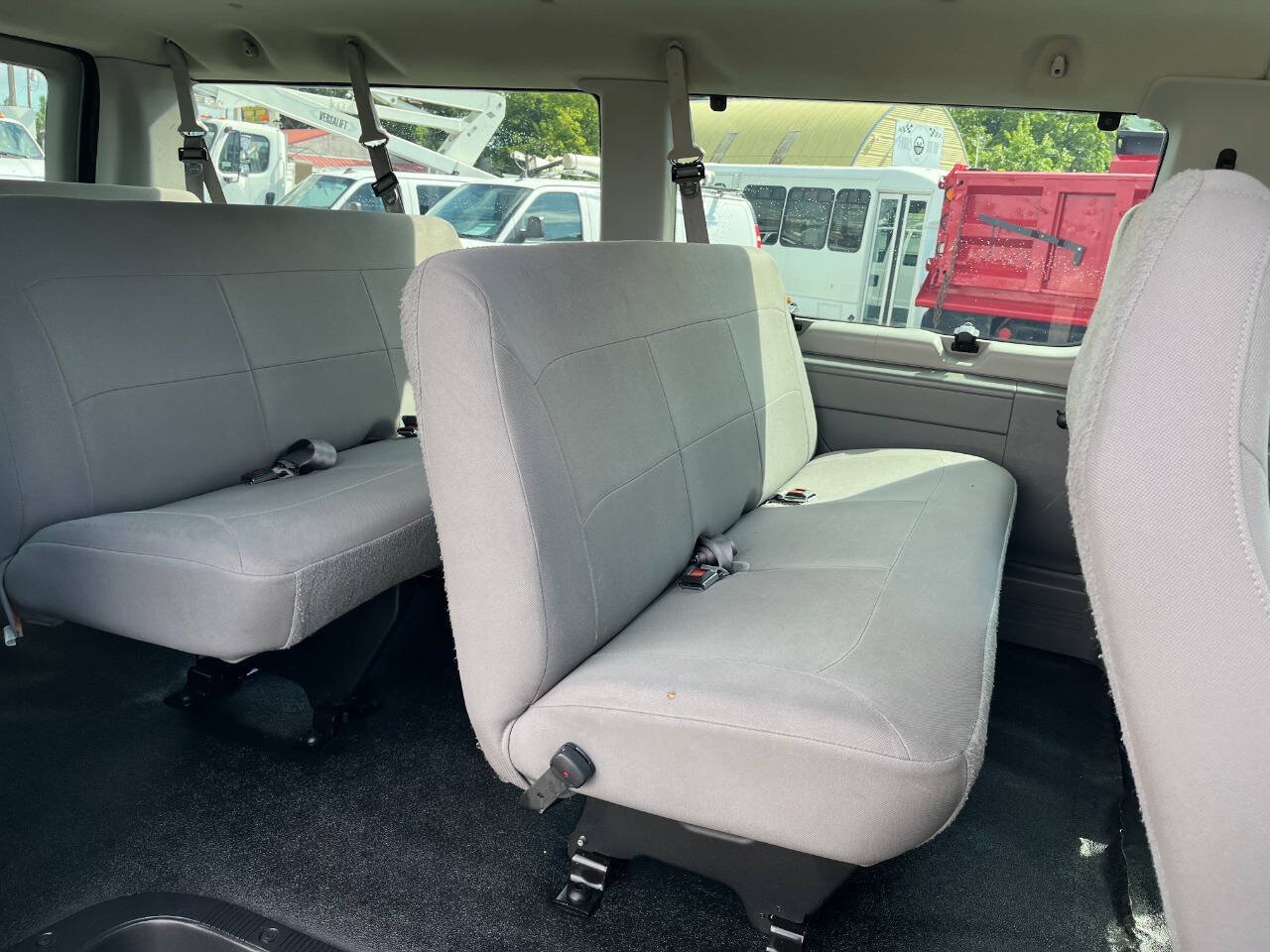 Used 2006 Ford E-350 and Econoline 350 XLT RWD image 17