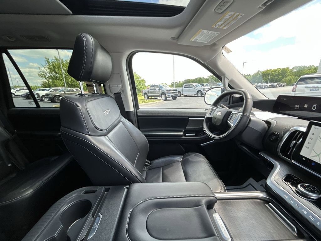 Used 2025 Ford Expedition Platinum AWD/4WD image 10