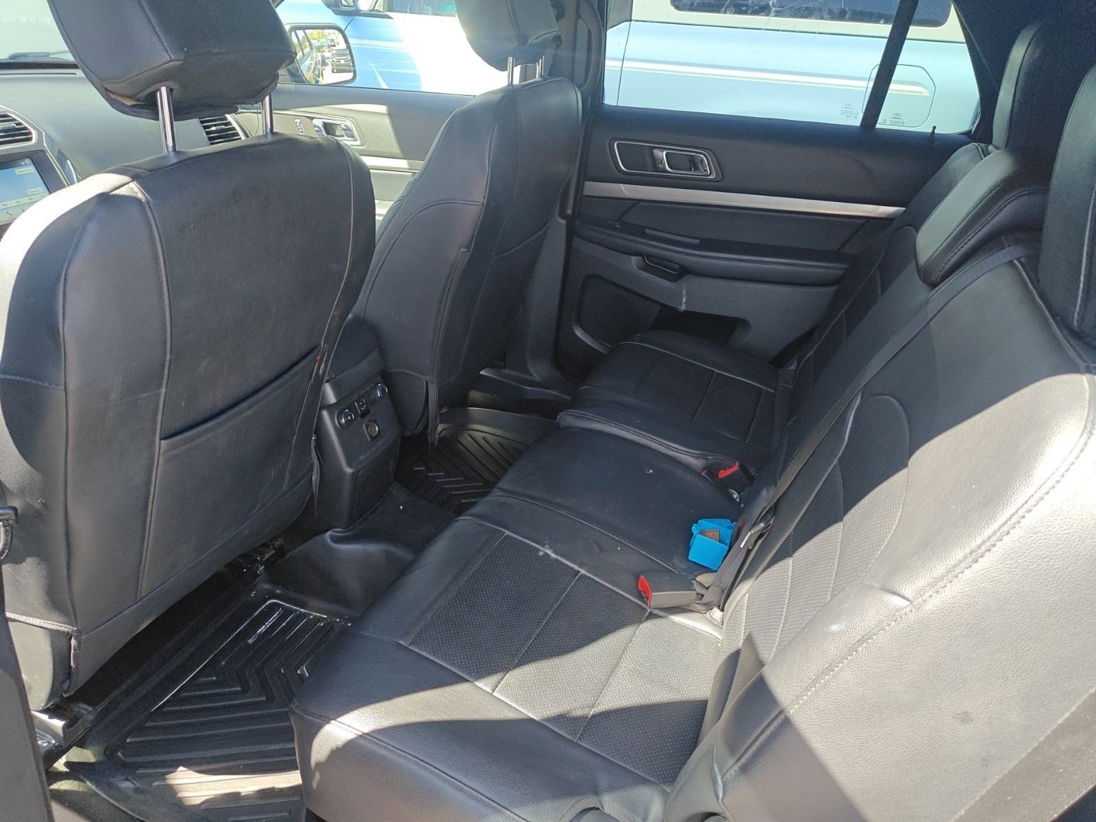 Used 2018 Ford Explorer XLT w/ Equipment Group 202A FWD image 7