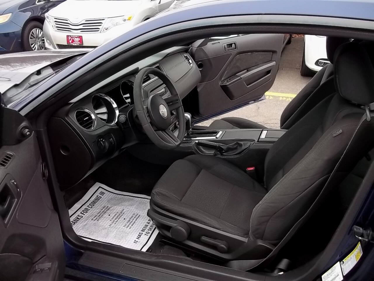 Used 2010 Ford Mustang Coupe RWD image 7