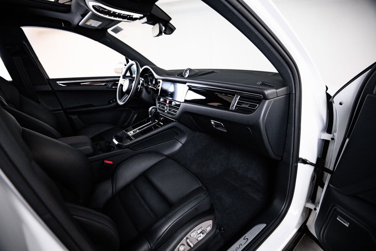 Certified 2026 Porsche Macan S AWD/4WD image 28