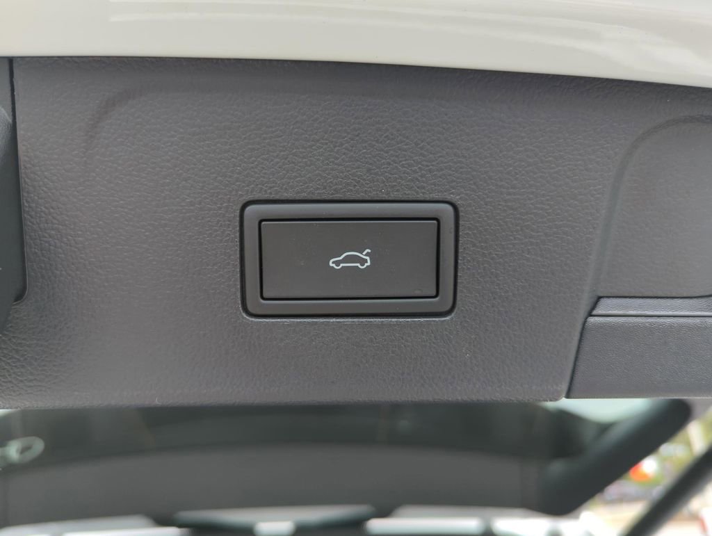 New 2026 Volkswagen Atlas SEL Premium R-Line image 18