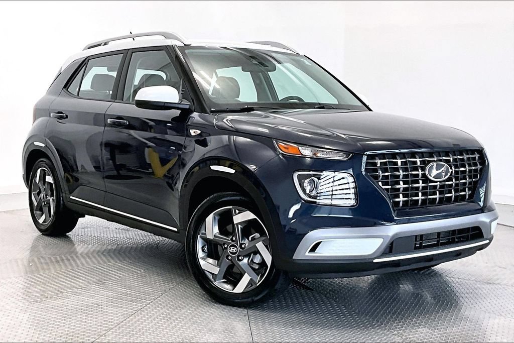 Certified 2024 Hyundai Venue Limited FWD image 11