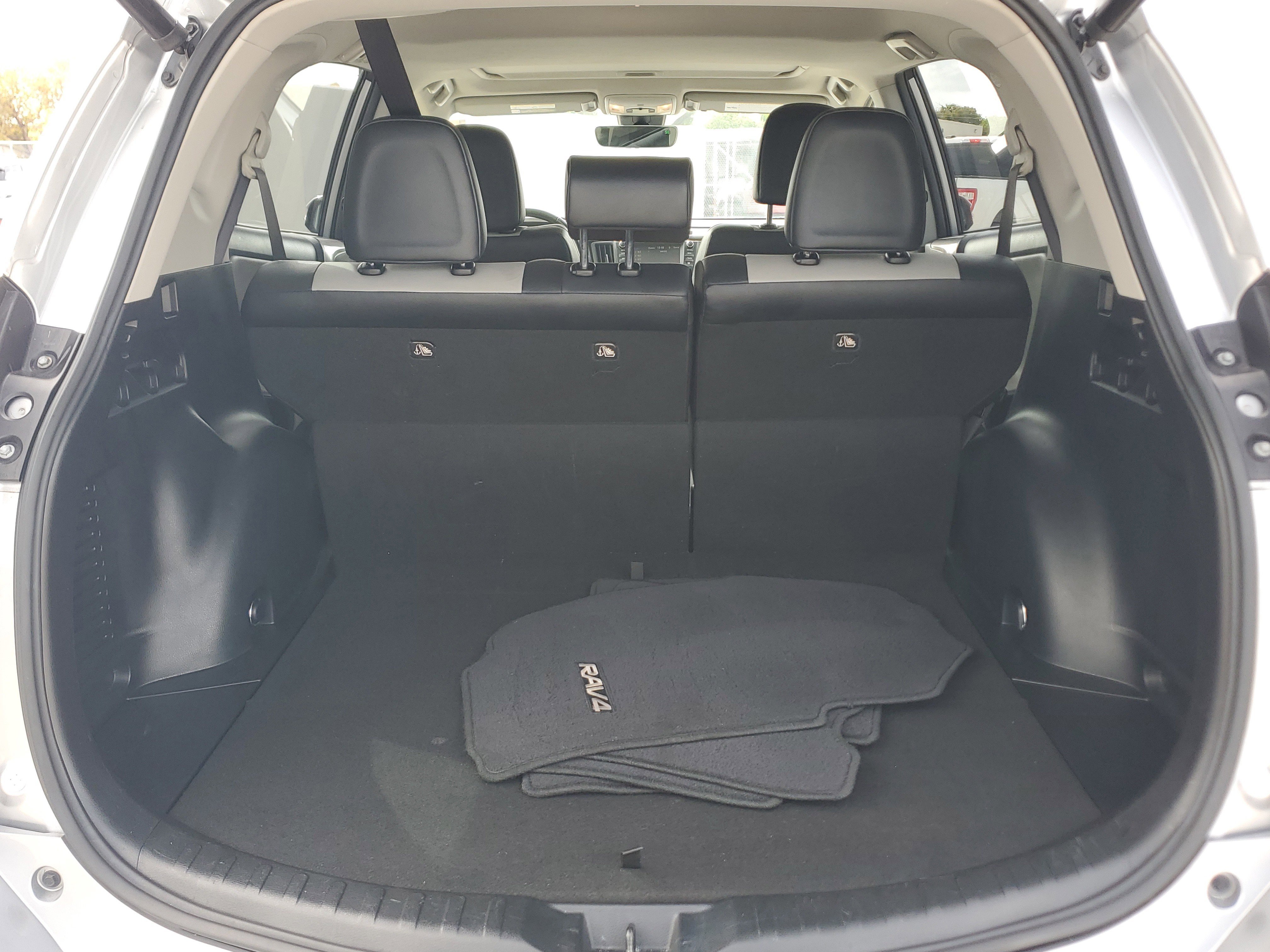 Used 2018 Toyota RAV4 Limited image 16