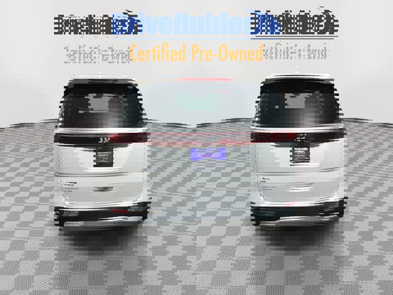 Used 2024 Kia Carnival LX image 3