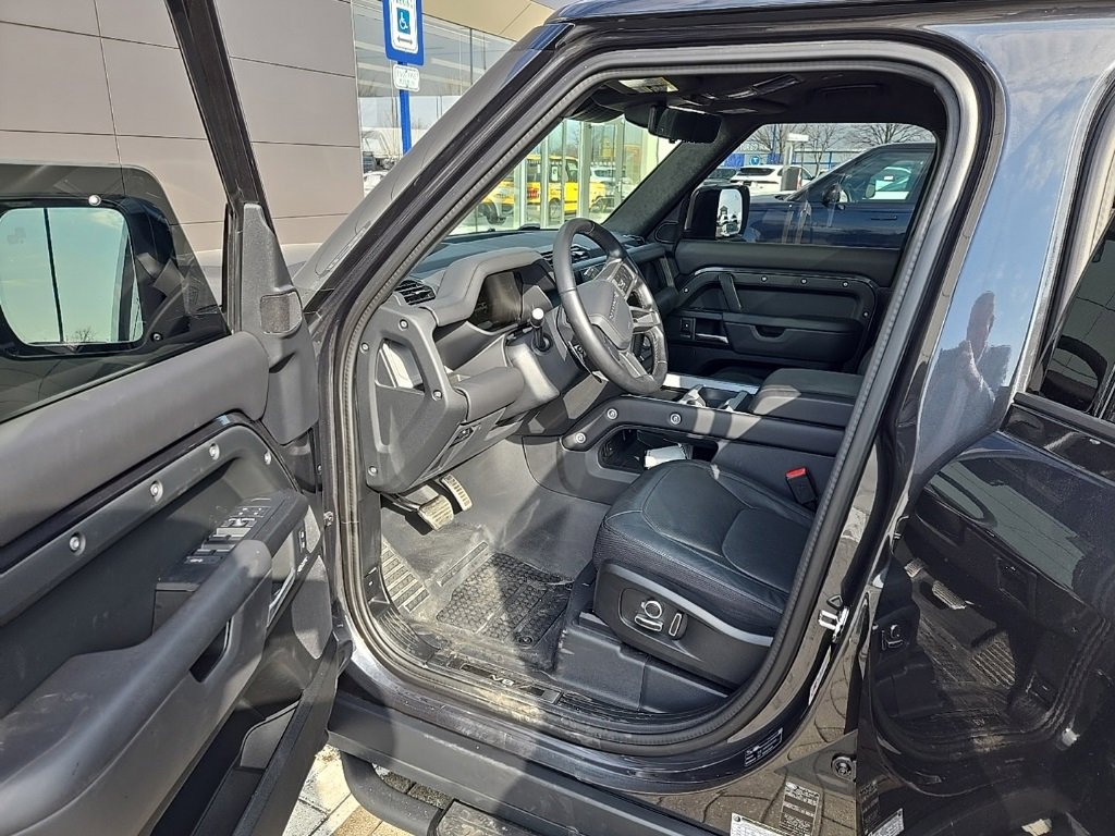 Certified 2025 Land Rover Defender 130 V8 image 16