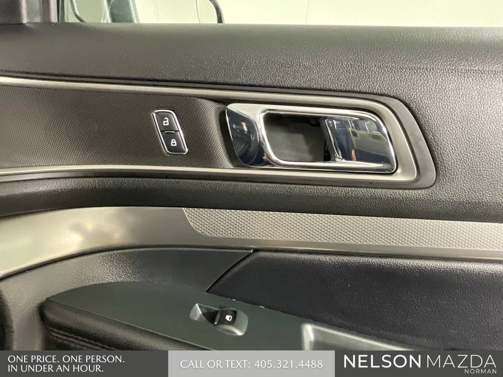 Used 2018 Ford Explorer XLT w/ Equipment Group 202A FWD image 21