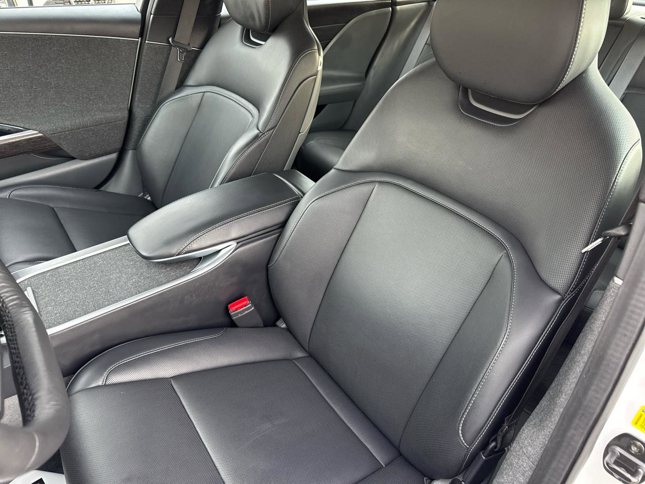 Used 2023 Lucid Air Pure AWD/4WD image 28