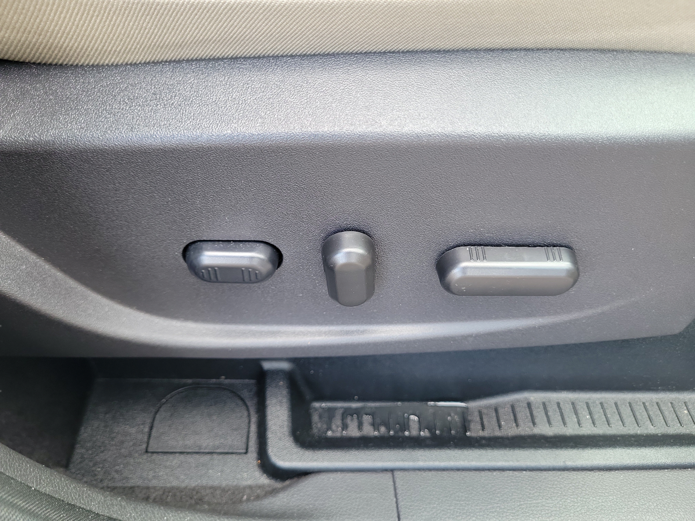 Used 2018 Ford Escape Titanium FWD image 19