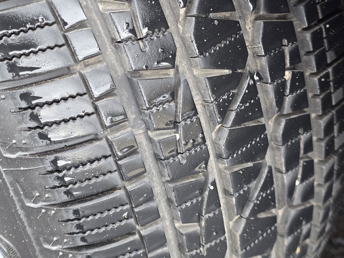 Used 2021 Volvo XC40 T5 Momentum w/ Premium Package image 11