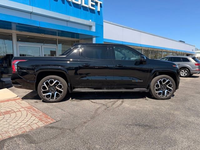 Used 2025 Chevrolet Silverado EV RST AWD/4WD image 8