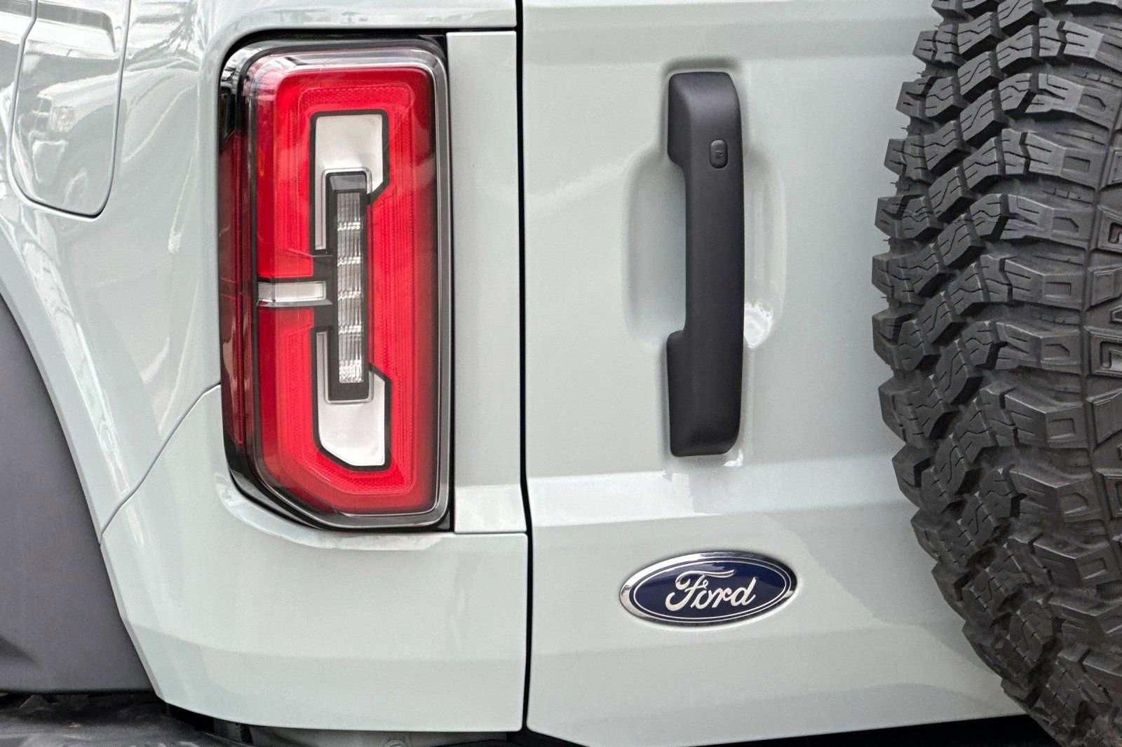 Used 2024 Ford Bronco Badlands image 28