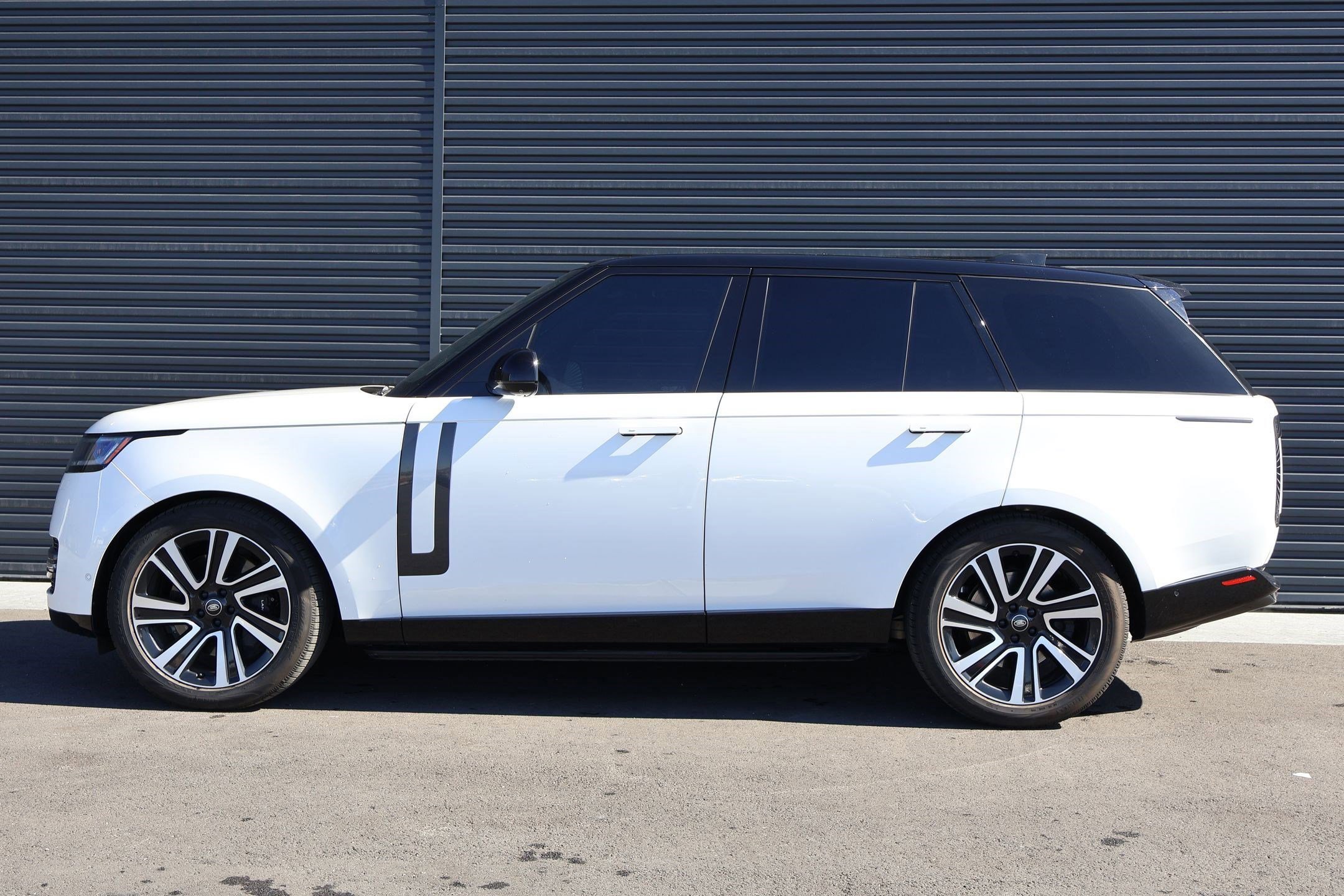 Used 2023 Land Rover Range Rover SE AWD/4WD image 9
