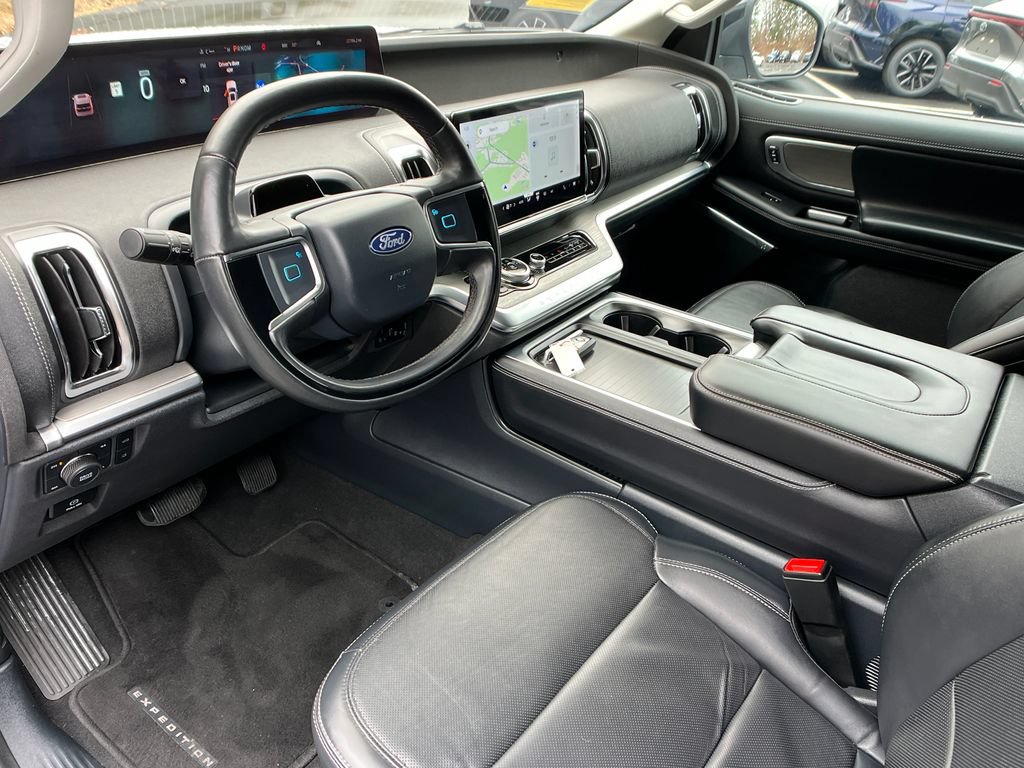 Used 2025 Ford Expedition Platinum AWD/4WD image 10
