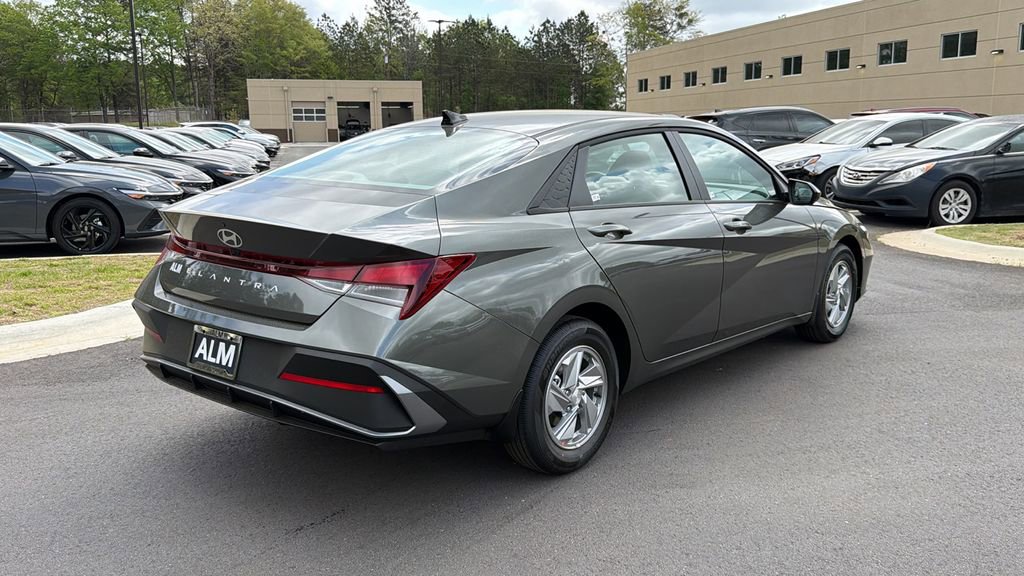 New 2026 Hyundai Elantra SE image 5