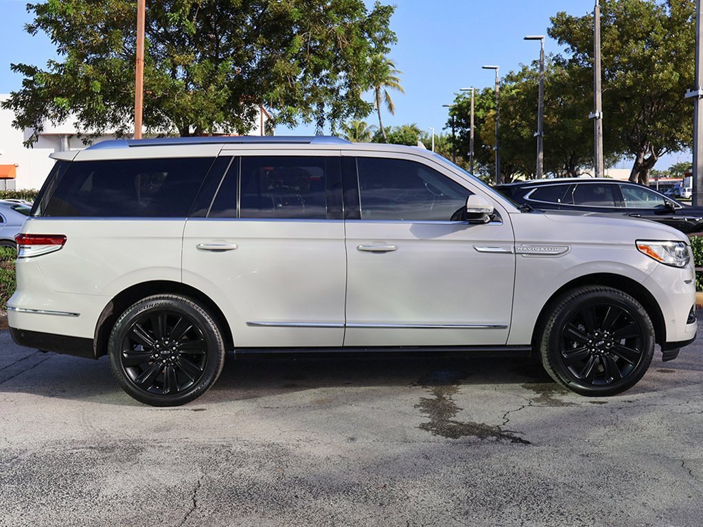 Used 2022 Lincoln Navigator Reserve image 24