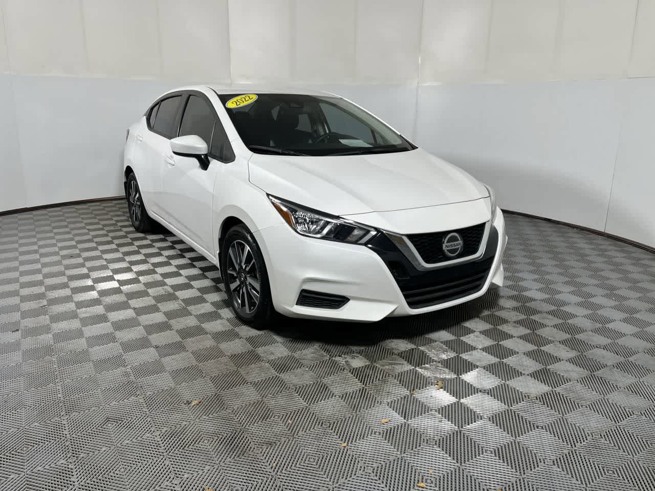 Used 2022 Nissan Versa SV FWD image 2