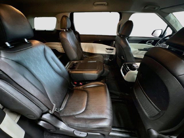 Certified 2023 Kia Carnival EX FWD image 32